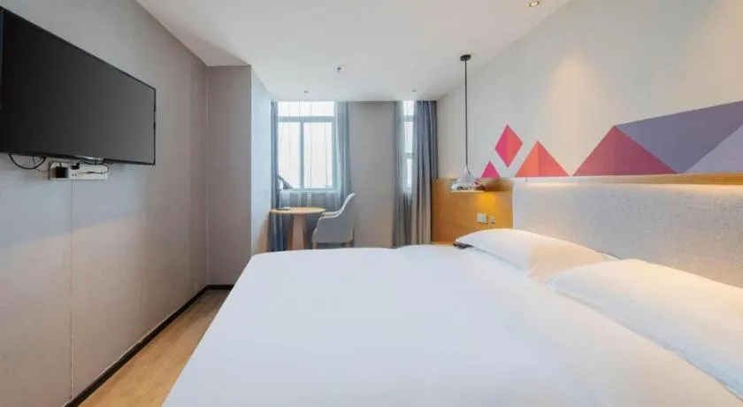 Bed in Borrman Hotel Zhanjiang Wuchuan Jinsha Plaza