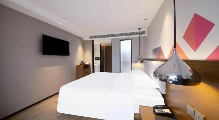 Bed in Borrman Hotel Zhanjiang Wuchuan Jinsha Plaza