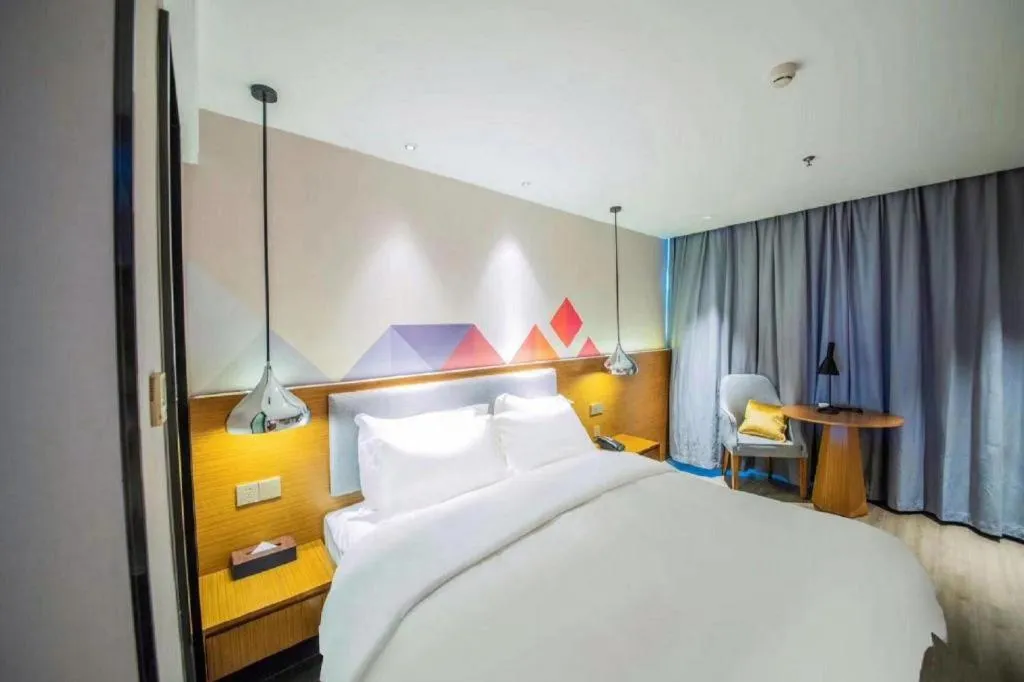 Bed in Borrman Hotel Zhanjiang Wuchuan Jinsha Plaza