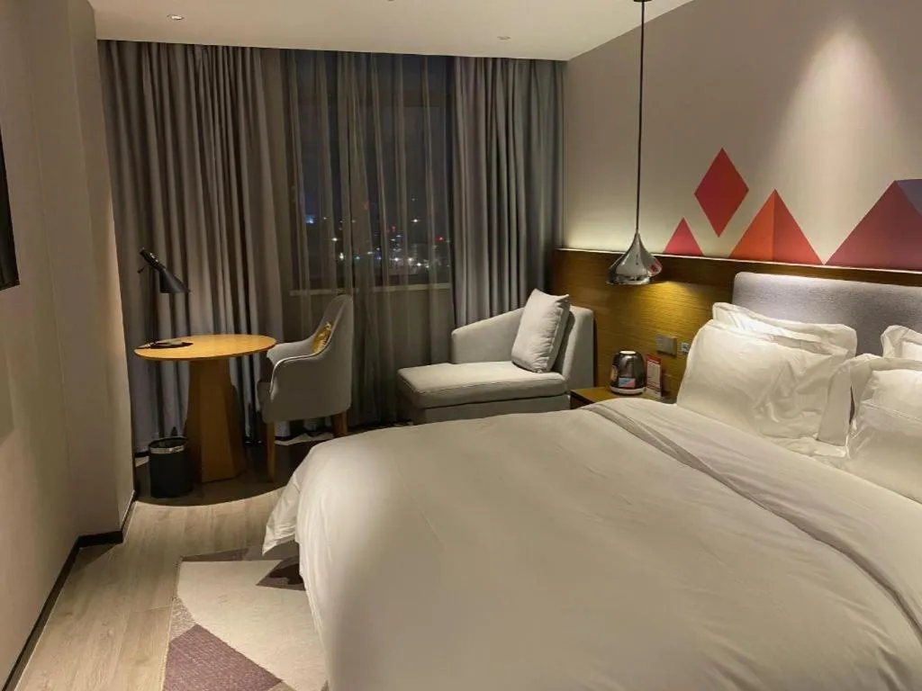 Bed in Borrman Hotel Zhanjiang Wuchuan Jinsha Plaza