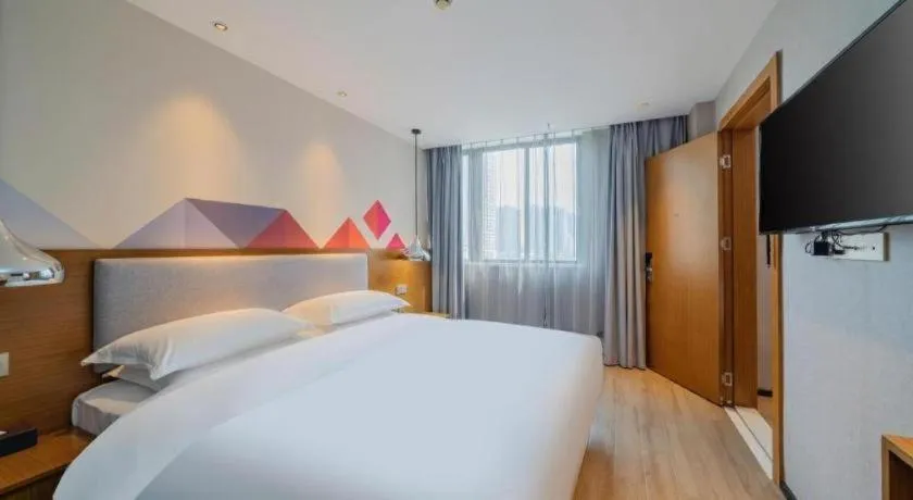 Bed in Borrman Hotel Zhanjiang Wuchuan Jinsha Plaza