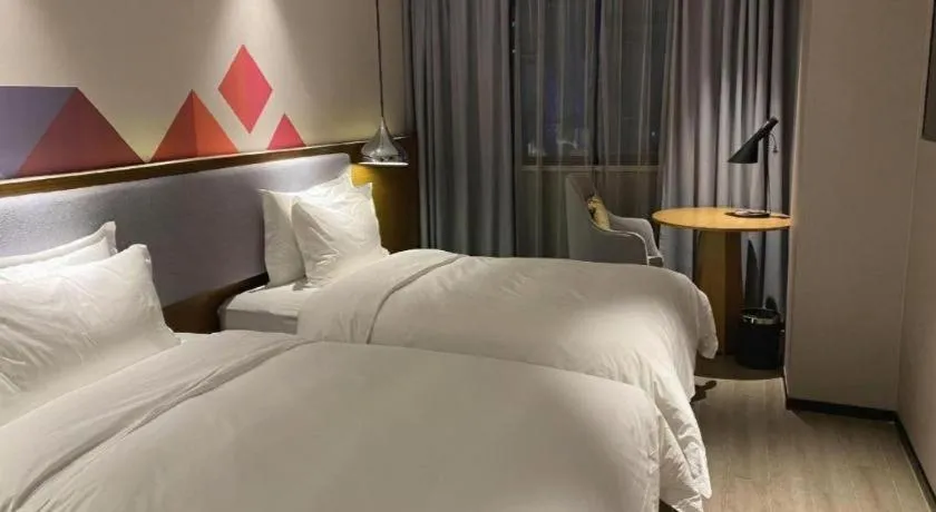 Bed in Borrman Hotel Zhanjiang Wuchuan Jinsha Plaza