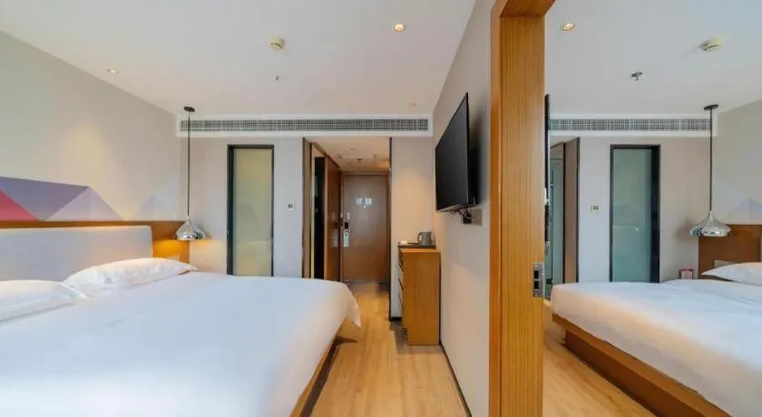 Bed in Borrman Hotel Zhanjiang Wuchuan Jinsha Plaza