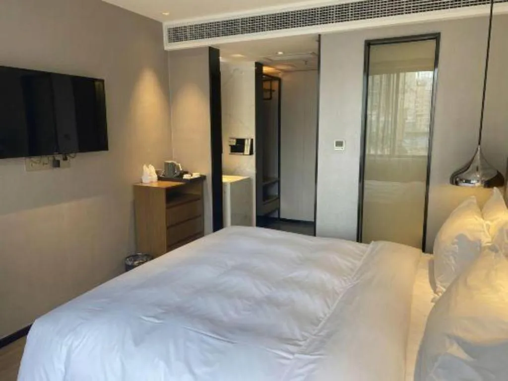 Bed in Borrman Hotel Zhanjiang Wuchuan Jinsha Plaza