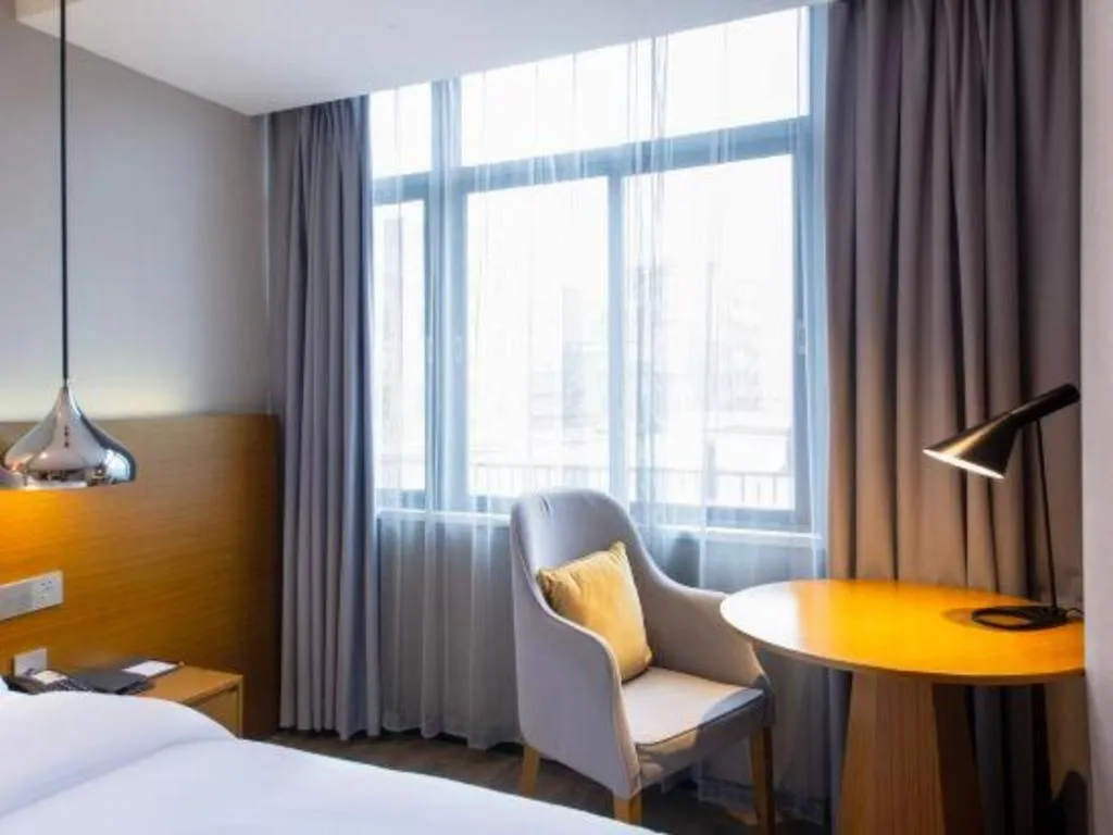 Bed in Borrman Hotel Zhanjiang Wuchuan Jinsha Plaza