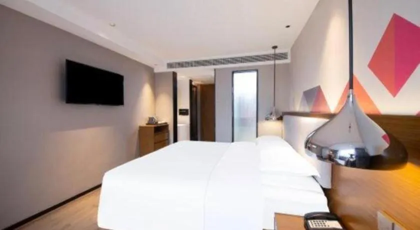 Bed in Borrman Hotel Zhanjiang Wuchuan Jinsha Plaza