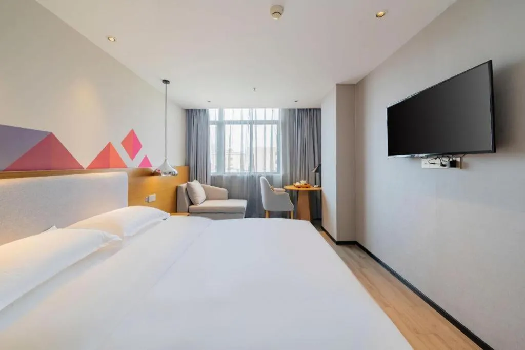 Bed in Borrman Hotel Zhanjiang Wuchuan Jinsha Plaza