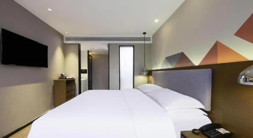 Bed in Borrman Hotel Zhanjiang Wuchuan Jinsha Plaza