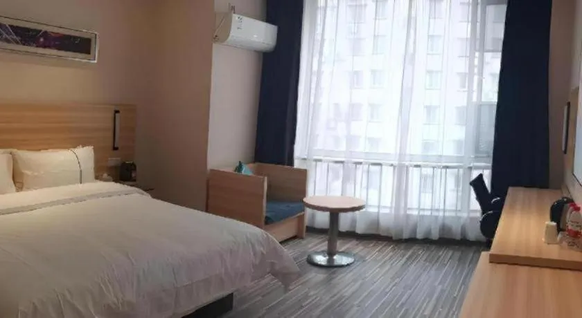 Bed in City Comfort Inn Wuhan Qingshan Jianshi Qingyiju Metro Station