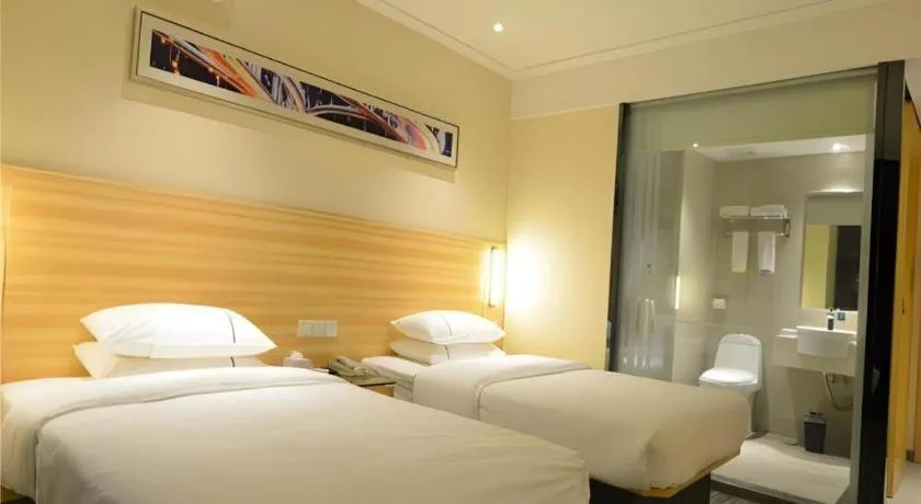 Bed in City Comfort Inn Wuhan Qingshan Jianshi Qingyiju Metro Station