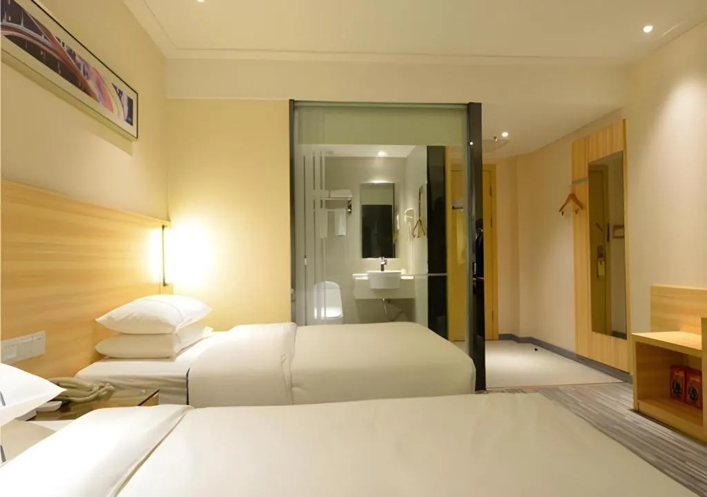 Bed in City Comfort Inn Wuhan Qingshan Jianshi Qingyiju Metro Station