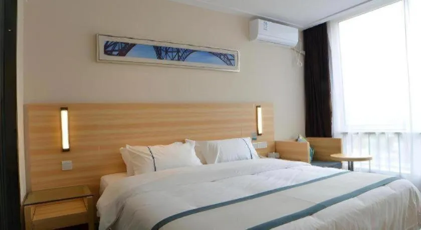 Bed in City Comfort Inn Wuhan Qingshan Jianshi Qingyiju Metro Station