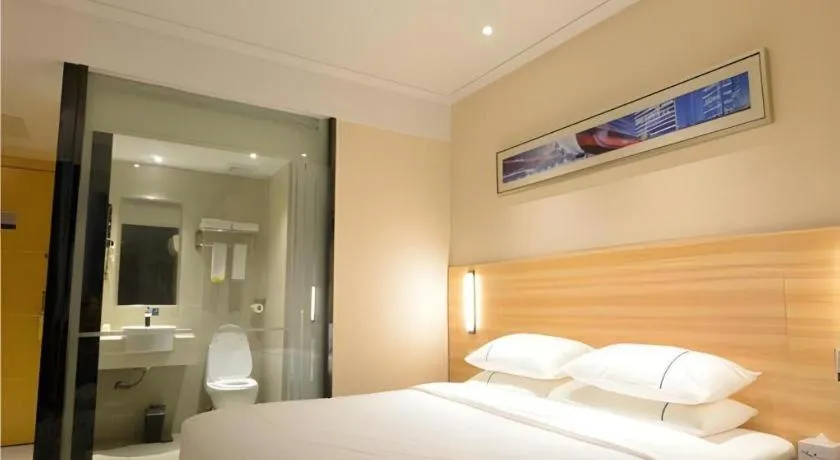 Bed in City Comfort Inn Wuhan Qingshan Jianshi Qingyiju Metro Station