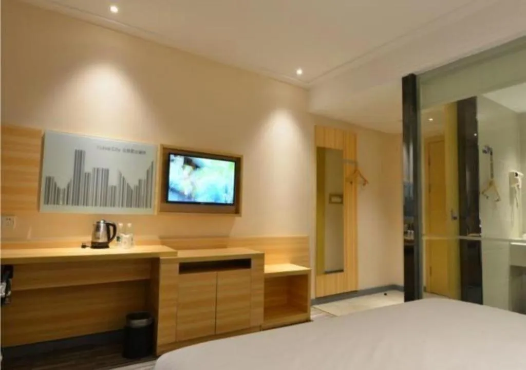 Bed in City Comfort Inn Wuhan Qingshan Jianshi Qingyiju Metro Station