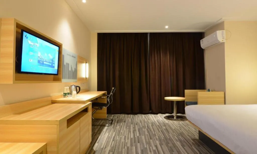 Bed in City Comfort Inn Wuhan Qingshan Jianshi Qingyiju Metro Station