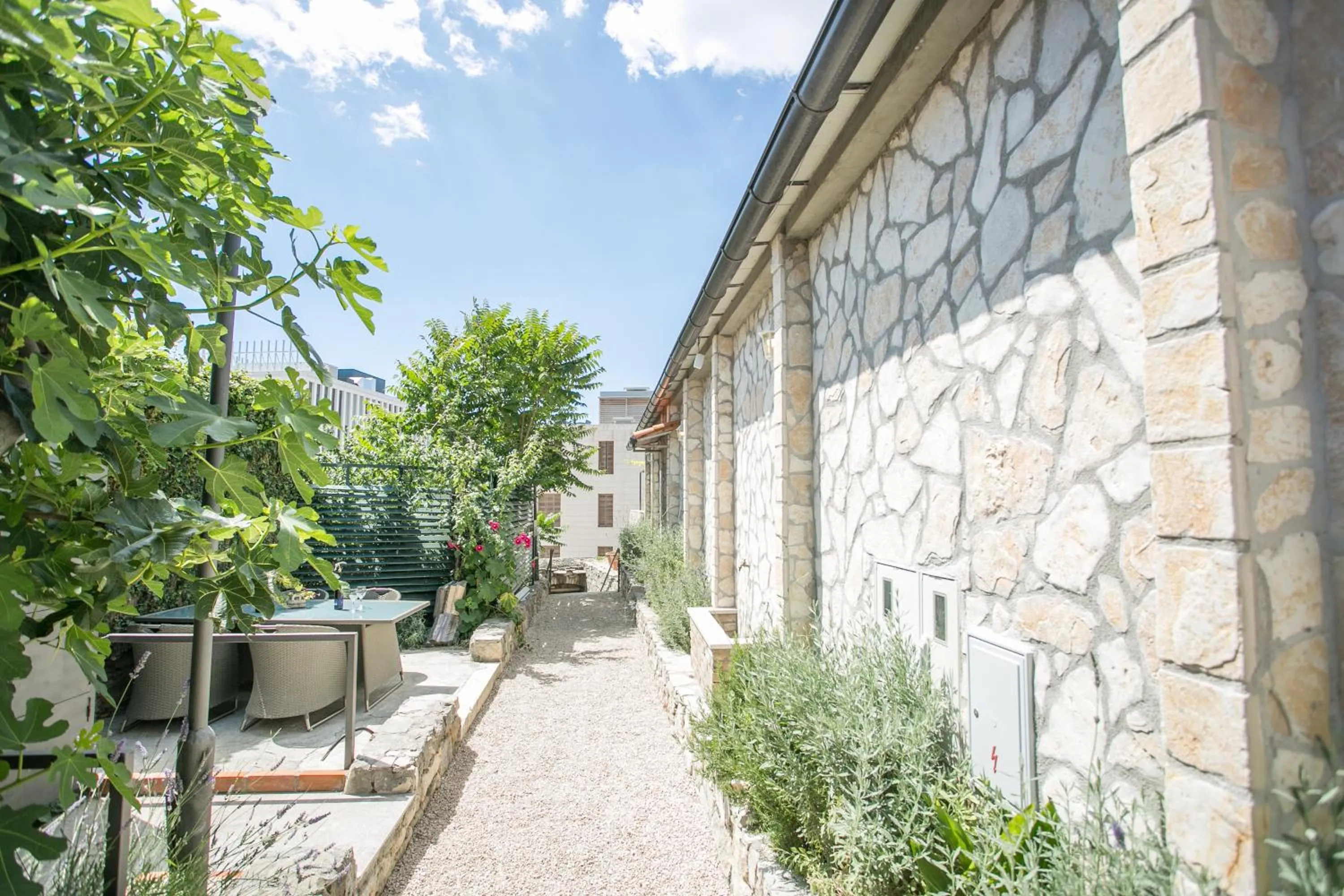 Garden Apartment Hotel