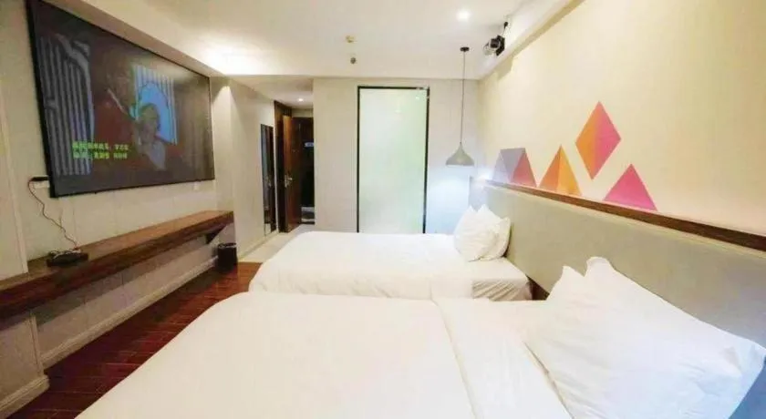 Bed in Borrman Hotel Shaoguan Century East Street Fengcai Building