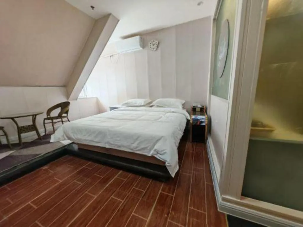 Bed in Borrman Hotel Shaoguan Century East Street Fengcai Building