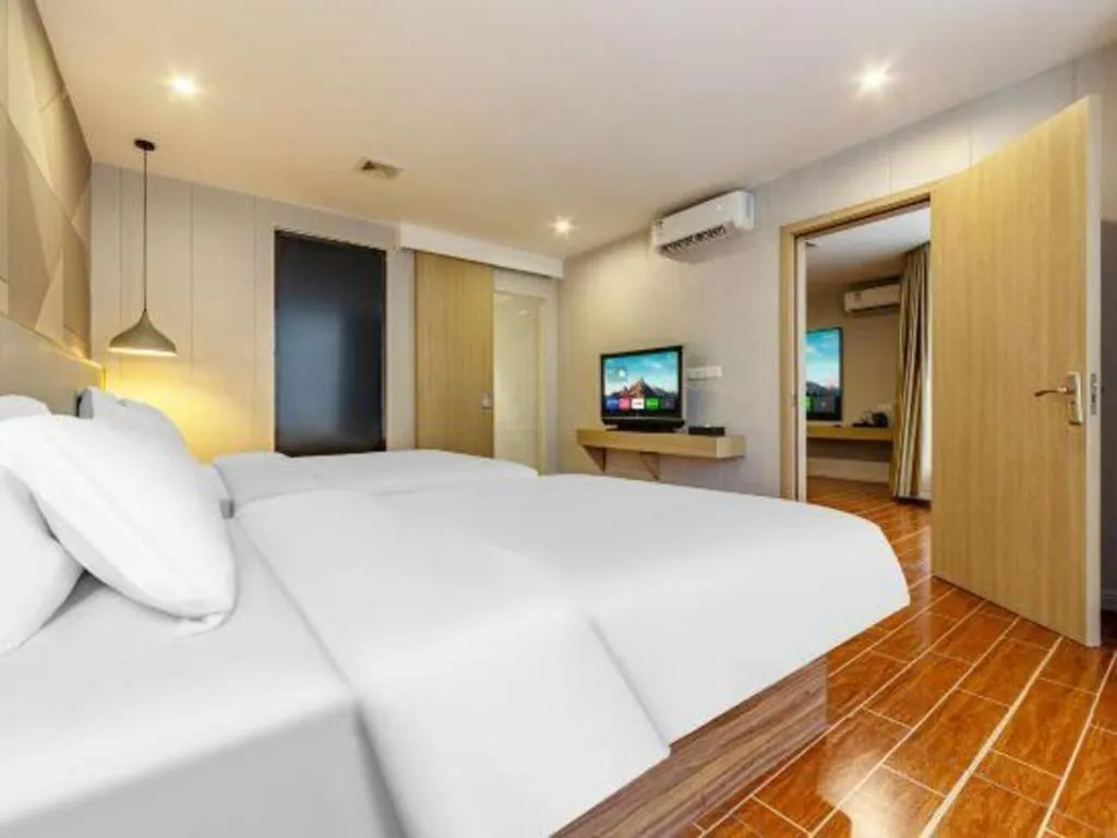 Bed in Borrman Hotel Shaoguan Century East Street Fengcai Building