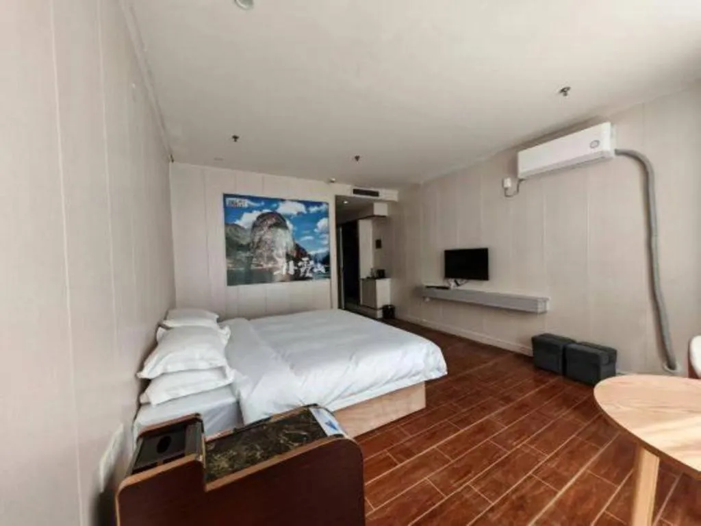 Bed in Borrman Hotel Shaoguan Century East Street Fengcai Building