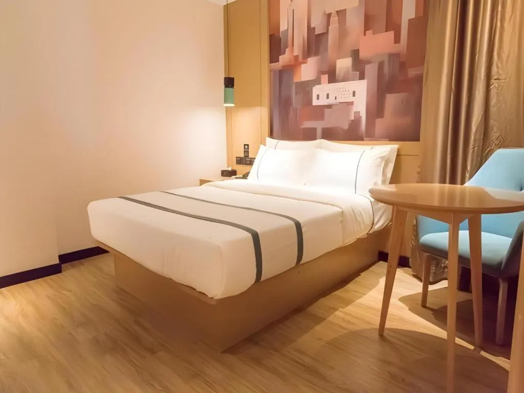 Bed in City Comfort Inn Zhuhai Doumen Daxin Xinduhui Pedestrian Street
