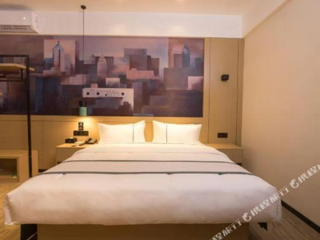 Bed in City Comfort Inn Zhuhai Doumen Daxin Xinduhui Pedestrian Street