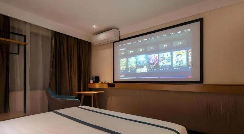 Bed in City Comfort Inn Zhuhai Doumen Daxin Xinduhui Pedestrian Street