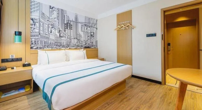 Bed in City Comfort Inn Zhuhai Doumen Daxin Xinduhui Pedestrian Street