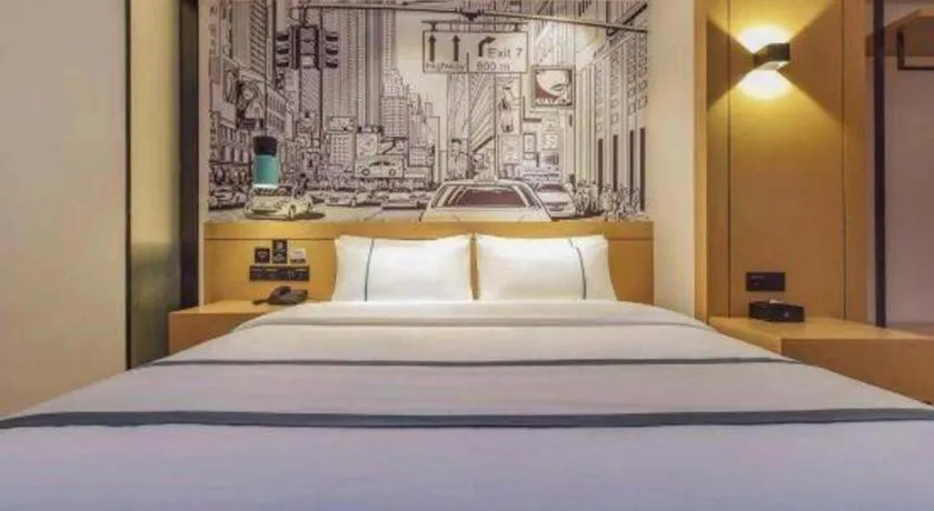 Bed in City Comfort Inn Zhuhai Doumen Daxin Xinduhui Pedestrian Street