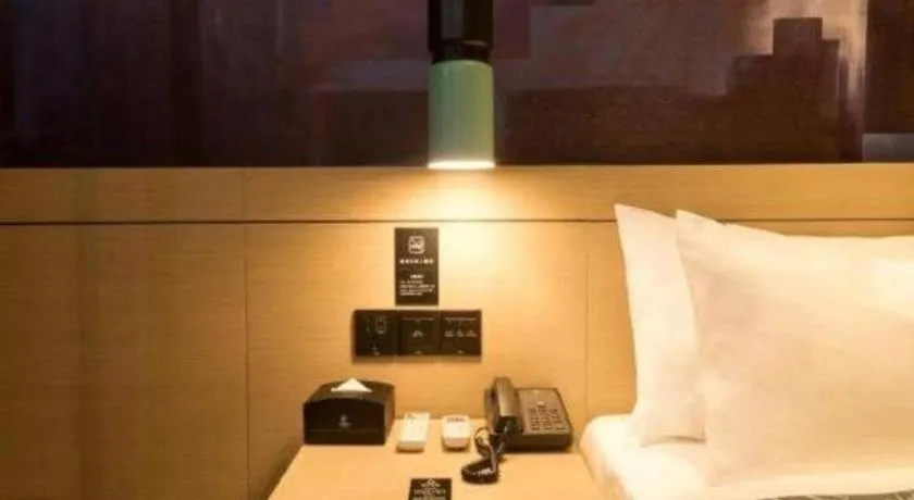 Bed in City Comfort Inn Zhuhai Doumen Daxin Xinduhui Pedestrian Street