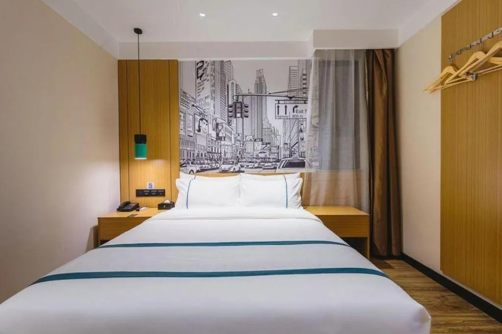 Bed in City Comfort Inn Zhuhai Doumen Daxin Xinduhui Pedestrian Street