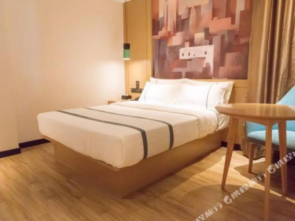 Bed in City Comfort Inn Zhuhai Doumen Daxin Xinduhui Pedestrian Street