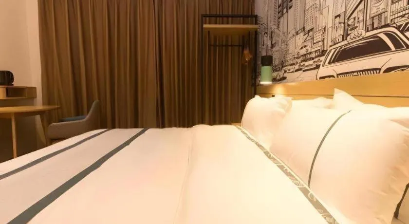 Bed in City Comfort Inn Zhuhai Doumen Daxin Xinduhui Pedestrian Street
