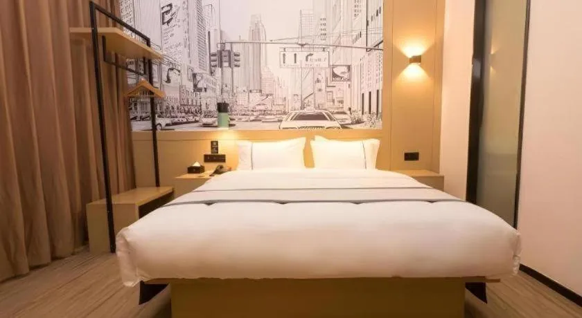 Bed in City Comfort Inn Zhuhai Doumen Daxin Xinduhui Pedestrian Street