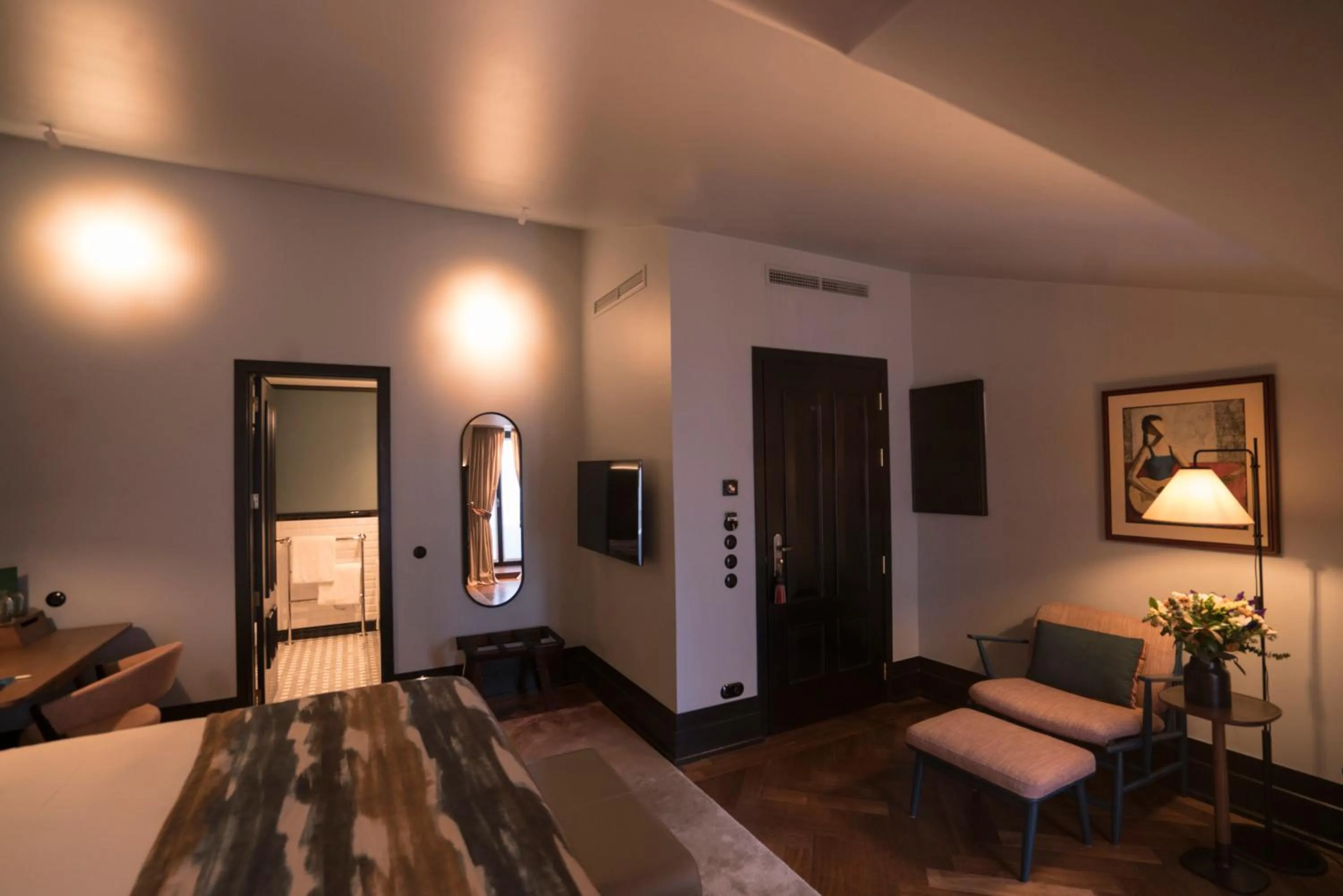 Photo of the whole room, Bed in Valverde Lisboa Hotel & Garden - Relais & Chateaux