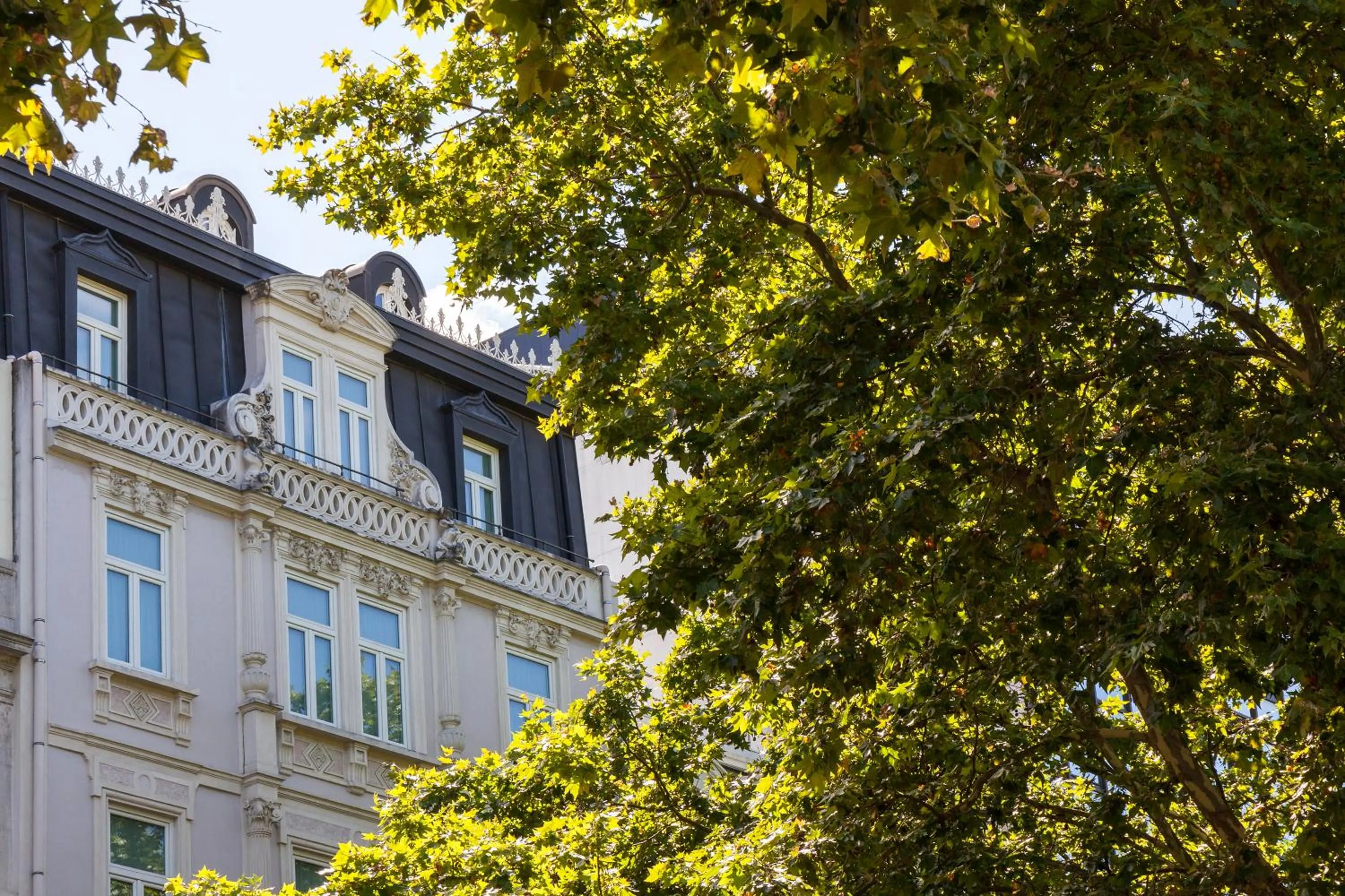 Facade/entrance in Valverde Lisboa Hotel & Garden - Relais & Chateaux
