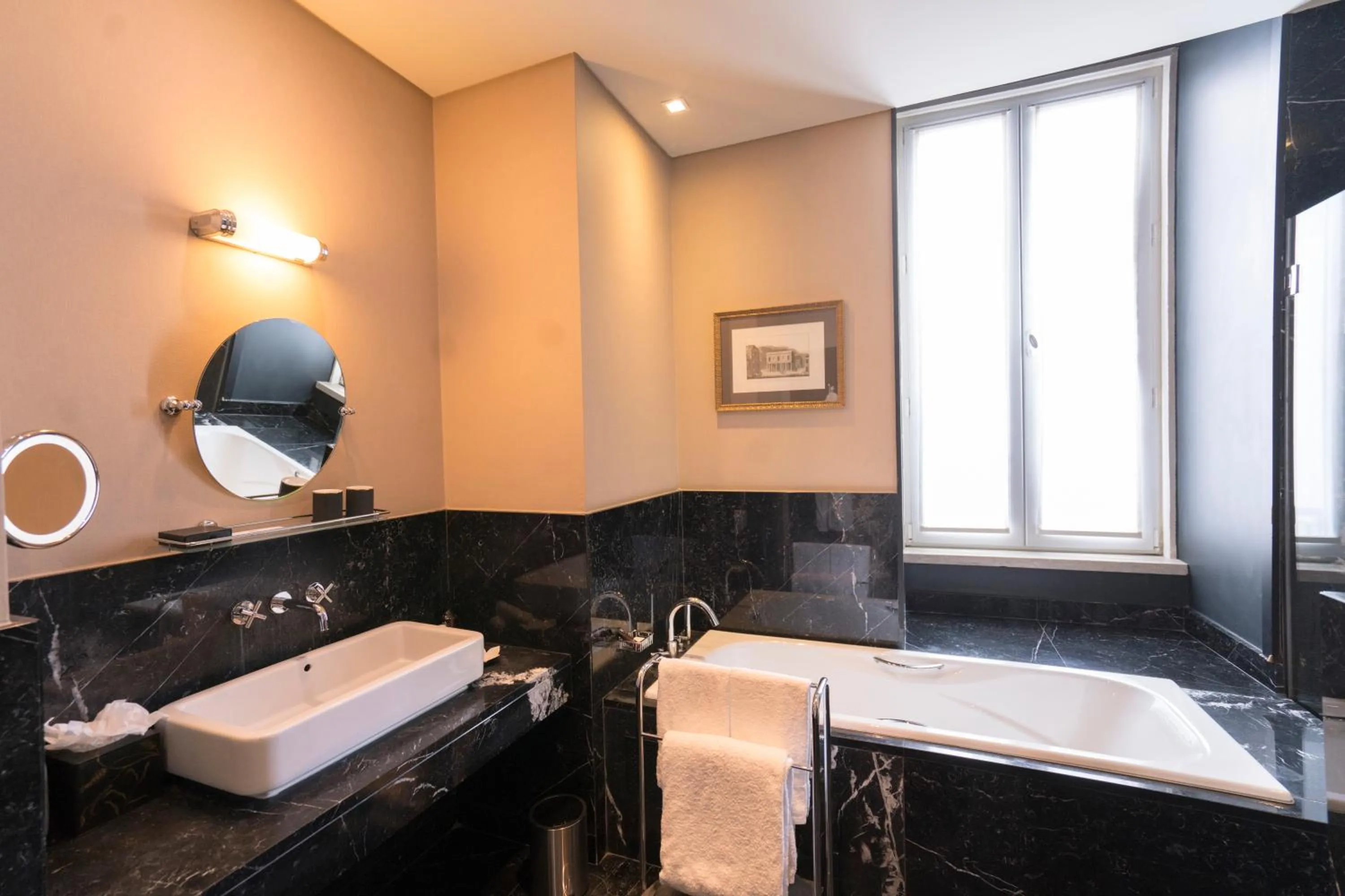 Bathroom in Valverde Lisboa Hotel & Garden - Relais & Chateaux