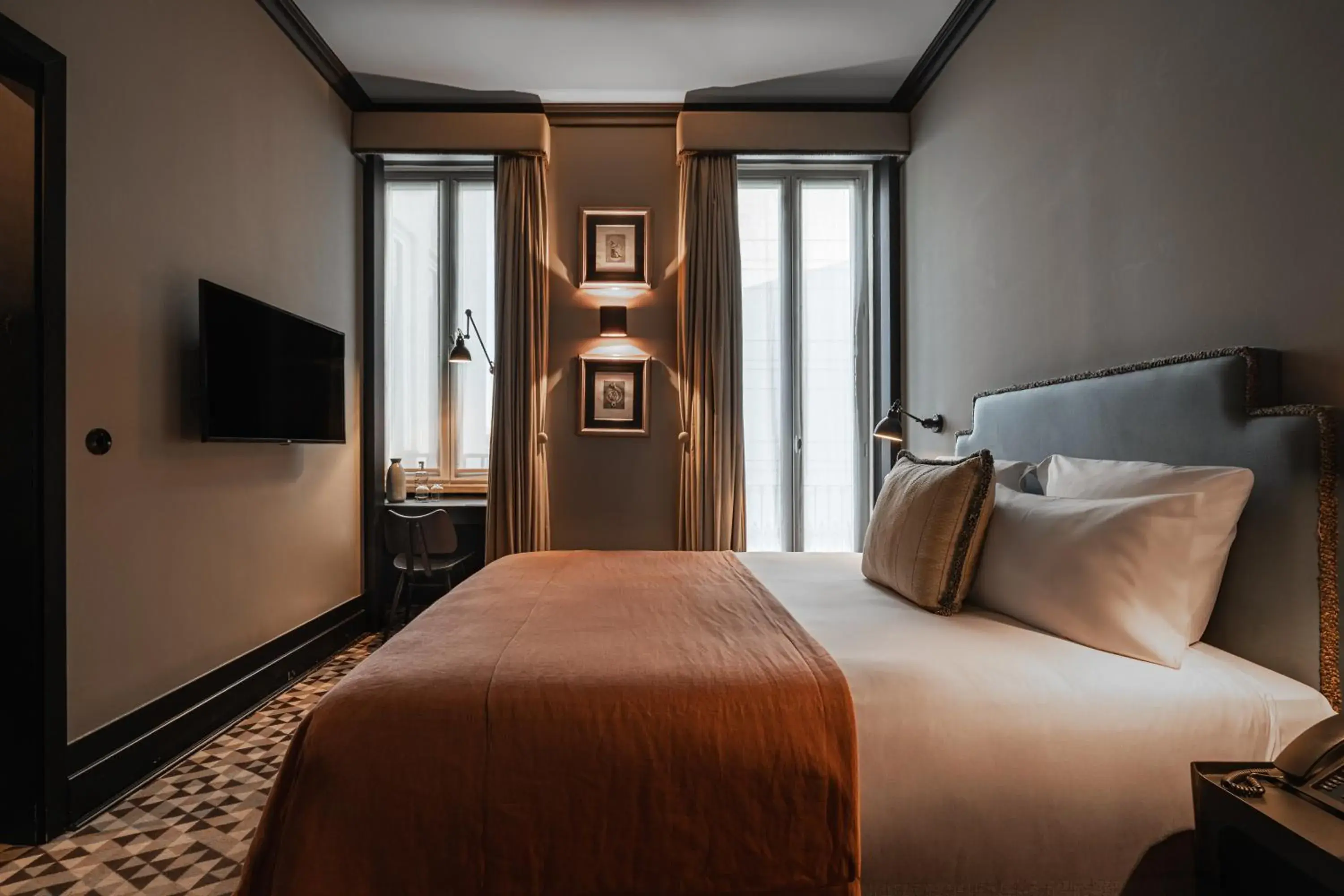 Bedroom, Bed in Valverde Lisboa Hotel & Garden - Relais & Chateaux Bedroom, Bed in Valverde Lisboa Hotel & Garden - Relais & Chateaux