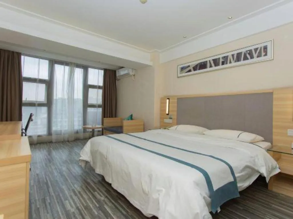 Bed in City Comfort Inn Chengdu Giant Panda Base