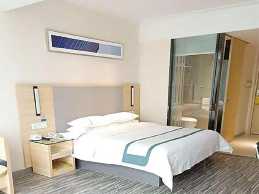 Bed in City Comfort Inn Chengdu Giant Panda Base