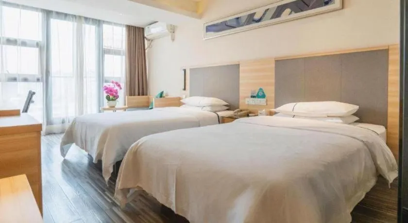 Bed in City Comfort Inn Chengdu Giant Panda Base