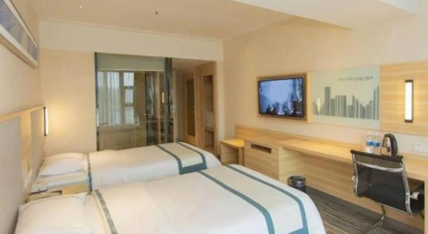 Bed in City Comfort Inn Chengdu Giant Panda Base