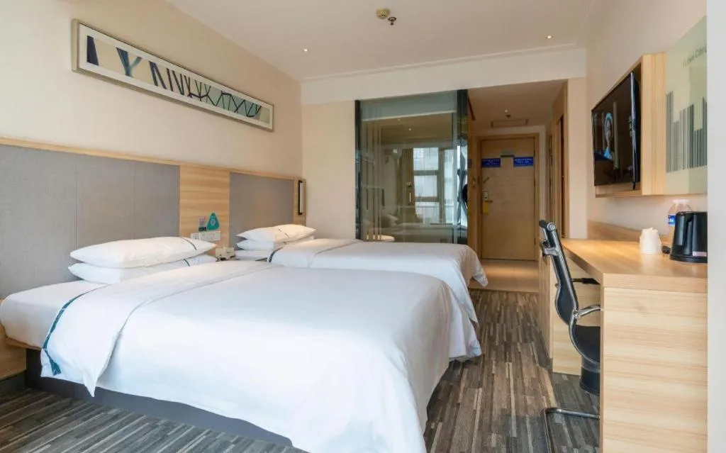 Bed in City Comfort Inn Chengdu Giant Panda Base