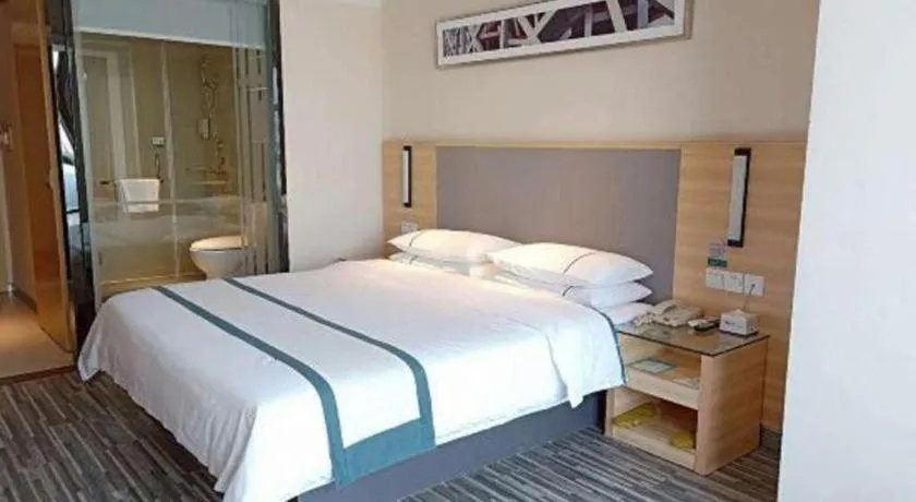 Bed in City Comfort Inn Chengdu Giant Panda Base