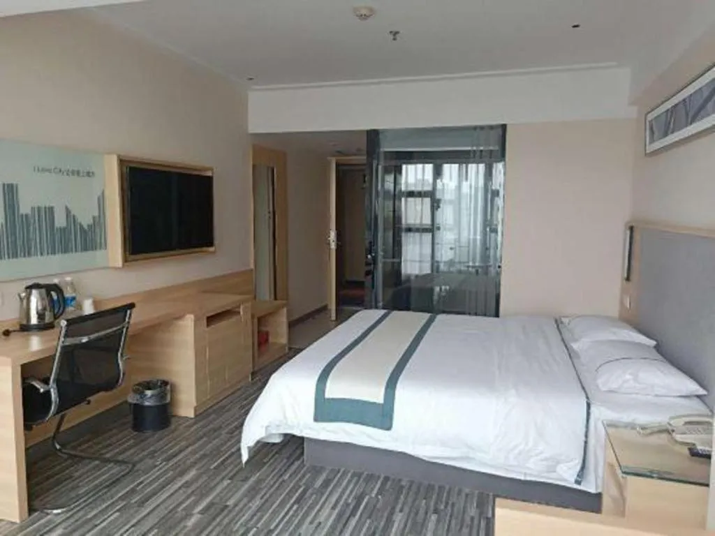 Bed in City Comfort Inn Chengdu Giant Panda Base