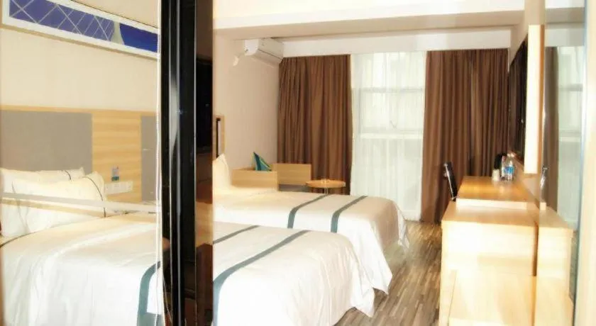 Bed in City Comfort Inn Chengdu Giant Panda Base