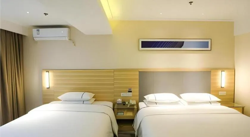 Bed in City Comfort Inn Chengdu Giant Panda Base