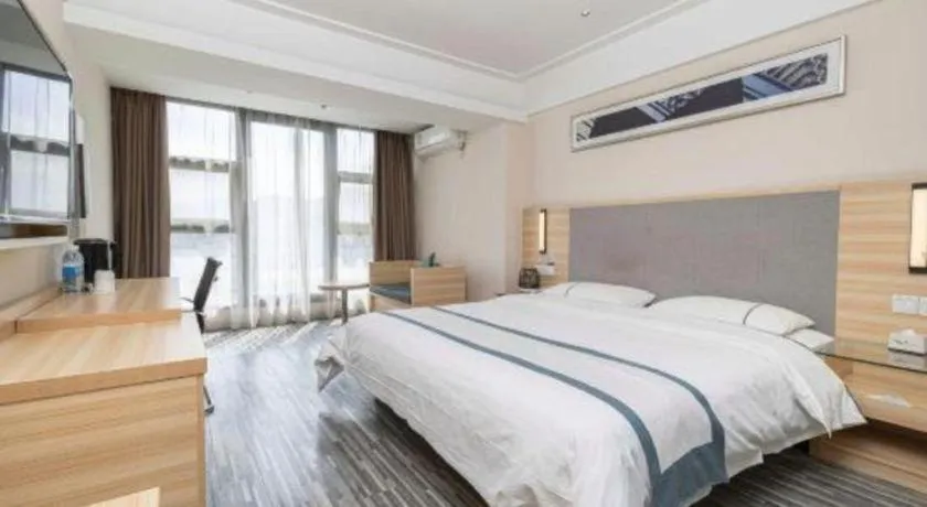 Bed in City Comfort Inn Chengdu Giant Panda Base