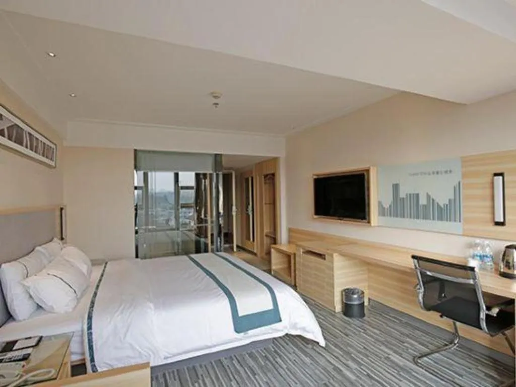 Bed in City Comfort Inn Chengdu Giant Panda Base