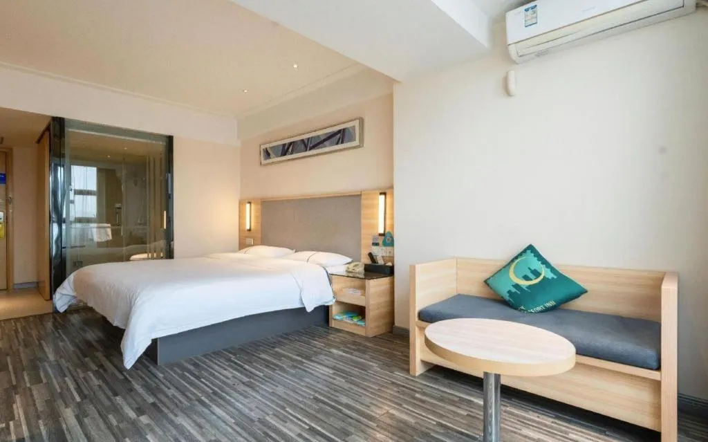 Bed in City Comfort Inn Chengdu Giant Panda Base